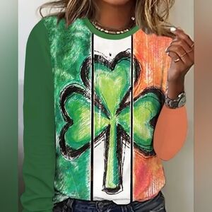 Women's Green Shamrock Graphic Long-Sleeve Top
